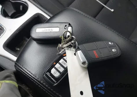 2020 Jeep Grand Cherokee Laredo z USA, uszkodzony, nr VIN 1C4RJFAGXLC125416